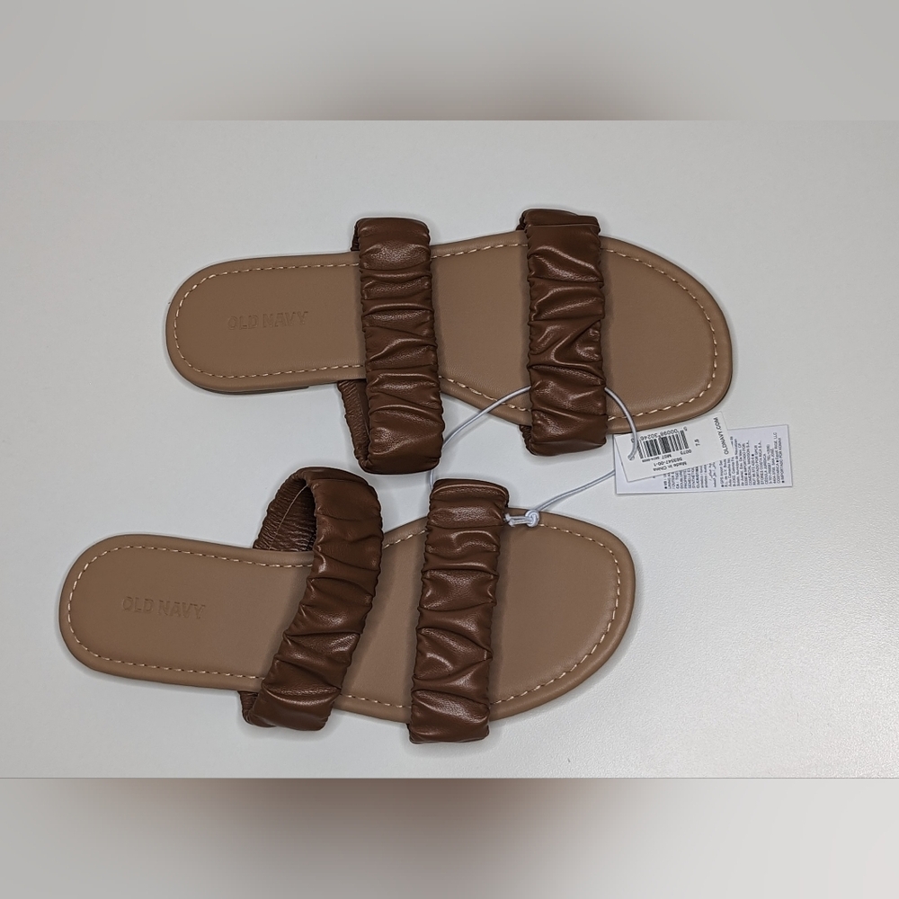 NWT Old Navy Womens Faux Leather Ruched Two Strap Cognac Brown Sandals US: 7.5